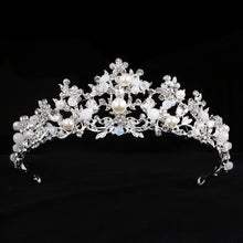 Load image into Gallery viewer, Luxury bridal tiara with big crystal
