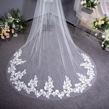 Load image into Gallery viewer, 3m wedding veil with comb (Lace edge cathedral)