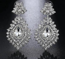 Load image into Gallery viewer, Crystal drop earrings