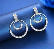 Load image into Gallery viewer, Crystal drop earrings