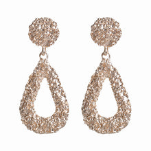 Load image into Gallery viewer, Stud earrings for brides